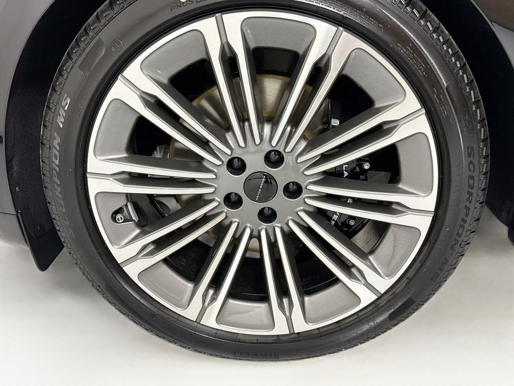 New 2026 Santorini Black Land Rover Dynamic SE image 30