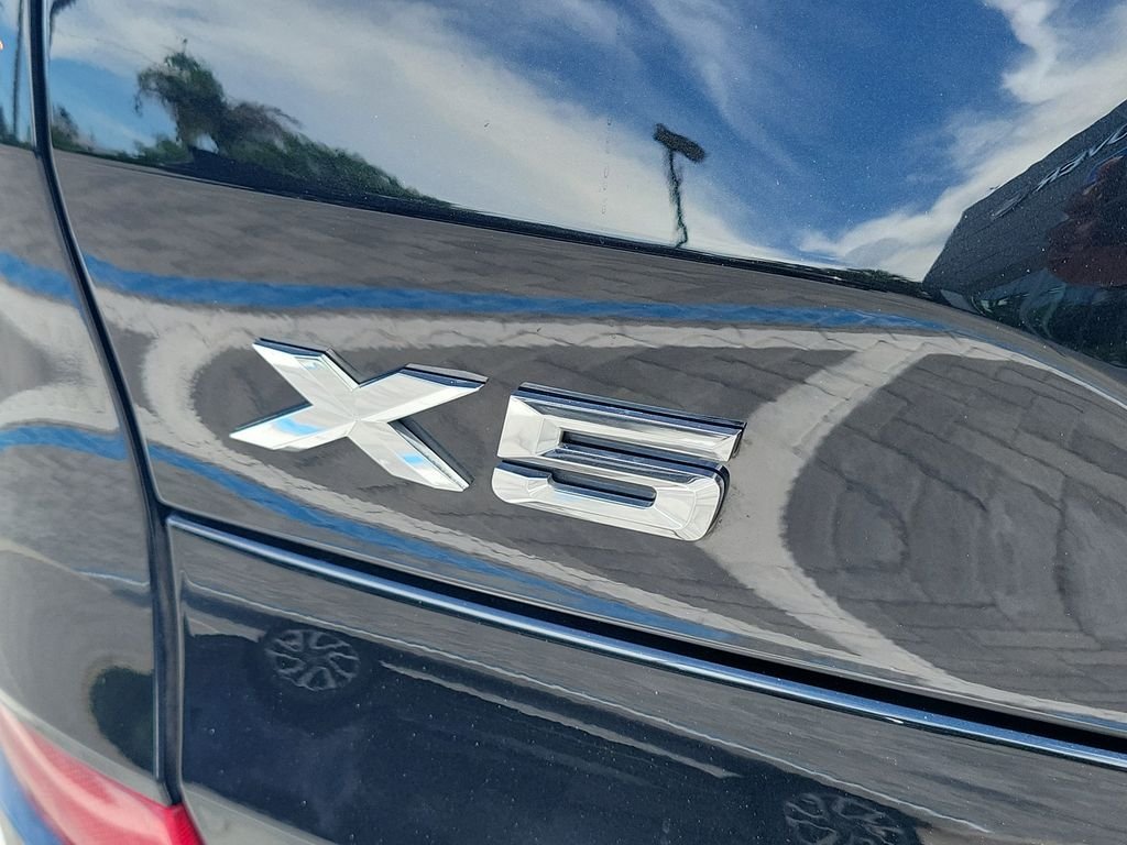 Used 2024 Black BMW sDrive40i image 10