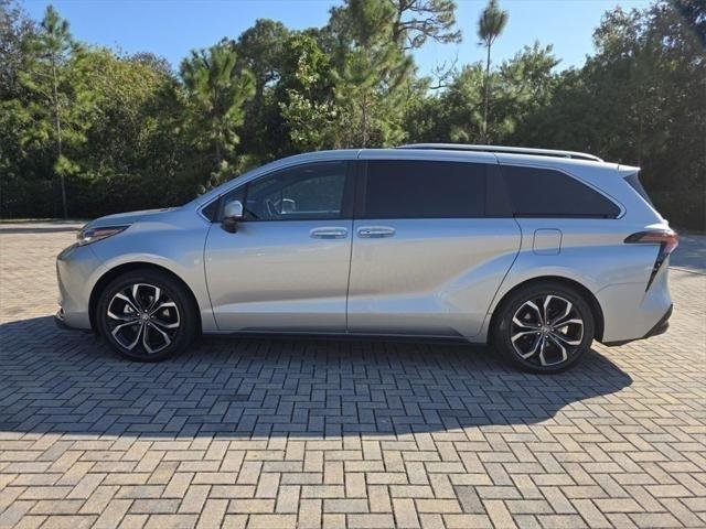 2025 Toyota Sienna Platinum - Photo 11