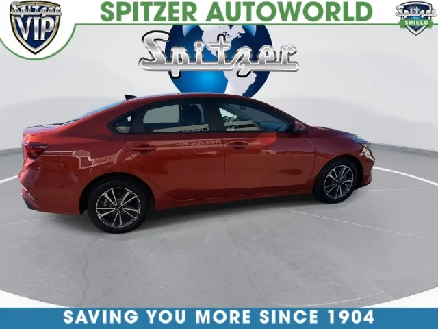 Used 2023 Red Kia LXS image 16
