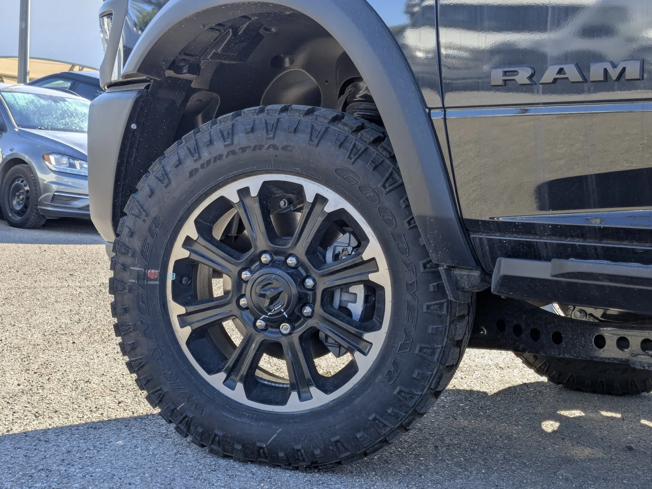 New 2026 Blue RAM Rebel - - Level 1 Grp - 5th Wheel/Gooseneck Prep - Ventilated Leather Seats - Alpine Audio & More! image 9