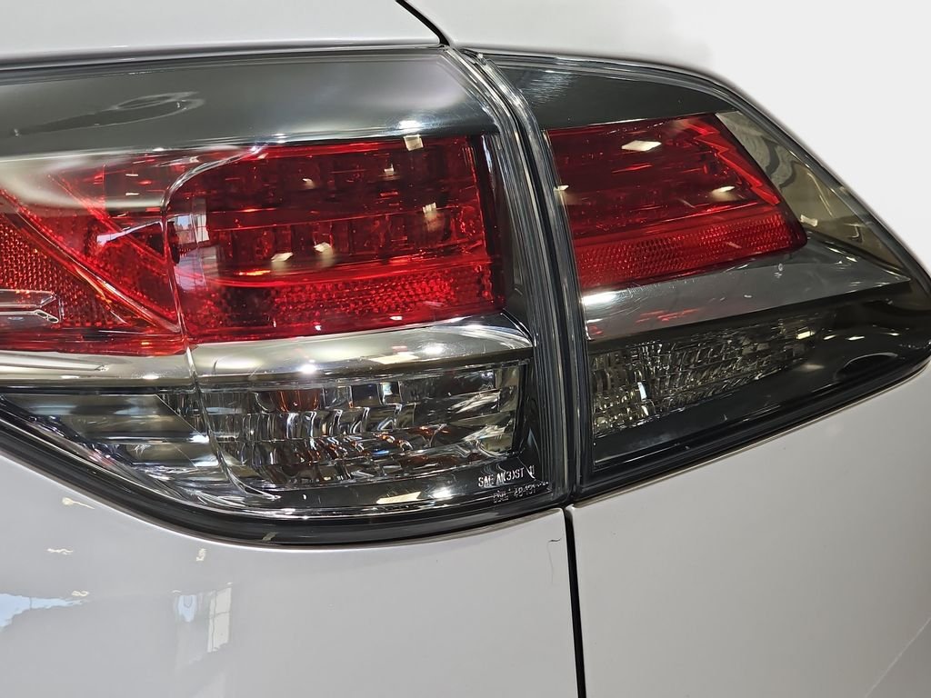 Used 2013 White Lexus 350 image 37