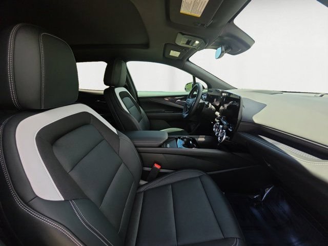New 2026 Summit White Chevrolet LT image 16