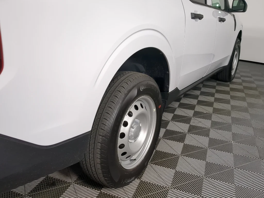 New 2026 Oxford White Ford XL image 8