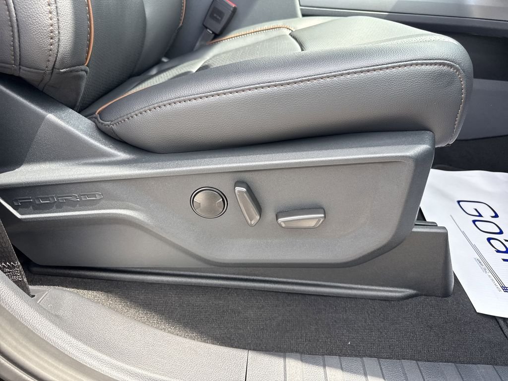 New 2026 Agate Black Metallic Ford F-350® Lariat® image 38
