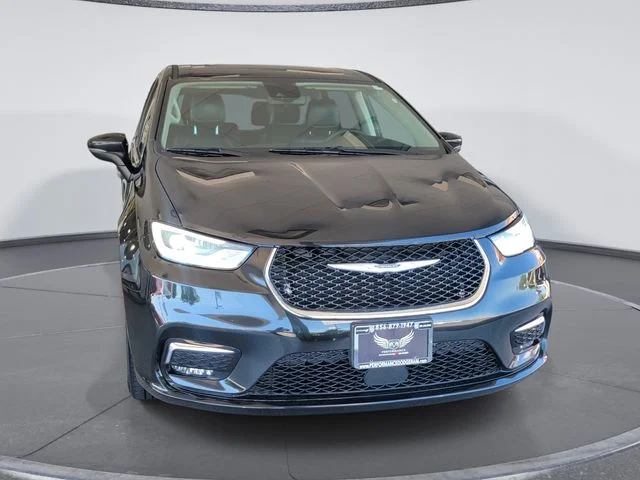 Used 2023 Black Chrysler Touring L image 3