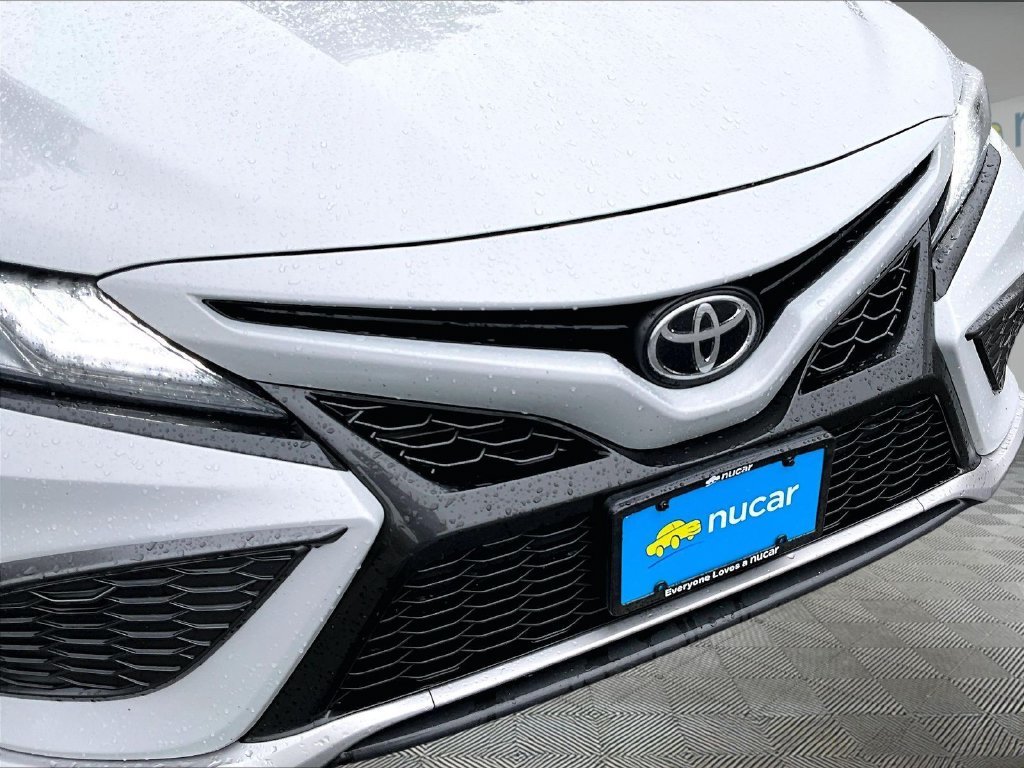 Used 2022 Ice Toyota XSE image 32