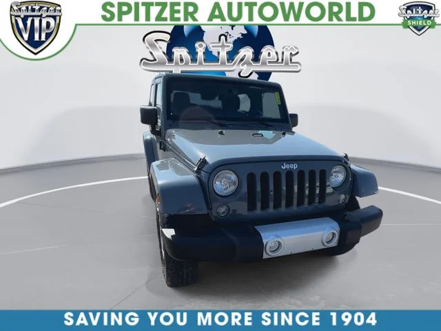 Used 2014 Gray Jeep Sahara image 3