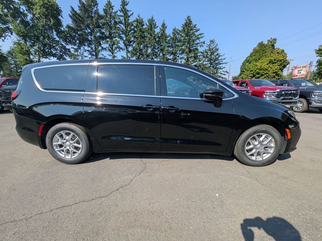 2026 Chrysler Pacifica Select - Photo 8