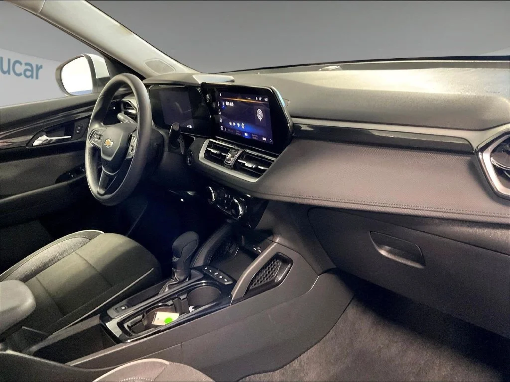 Used 2025 White Chevrolet LT image 14