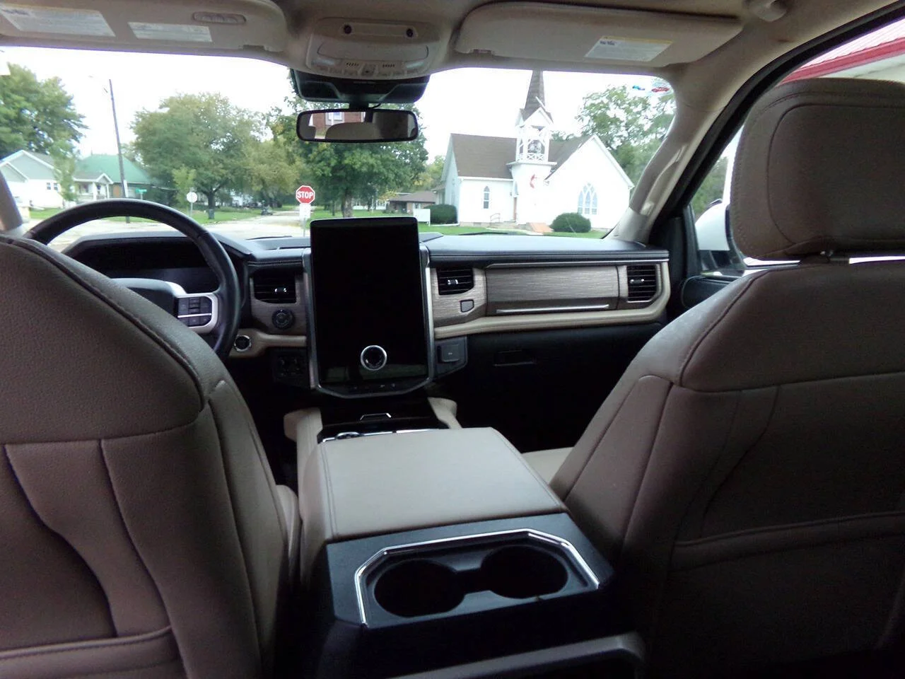 Used 2024 Oxford White Ford Limited 4x4 4dr SUV image 16