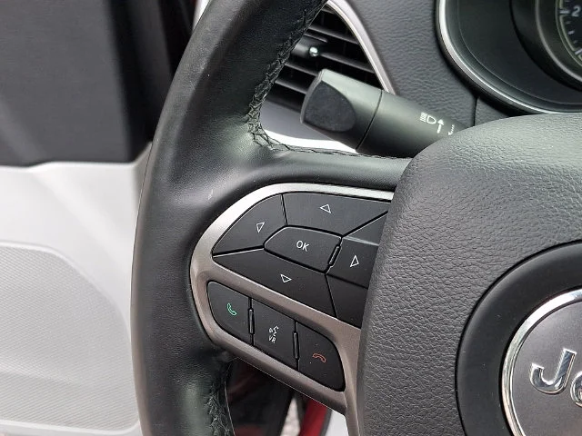 Used 2020 Red Jeep Latitude Plus image 21
