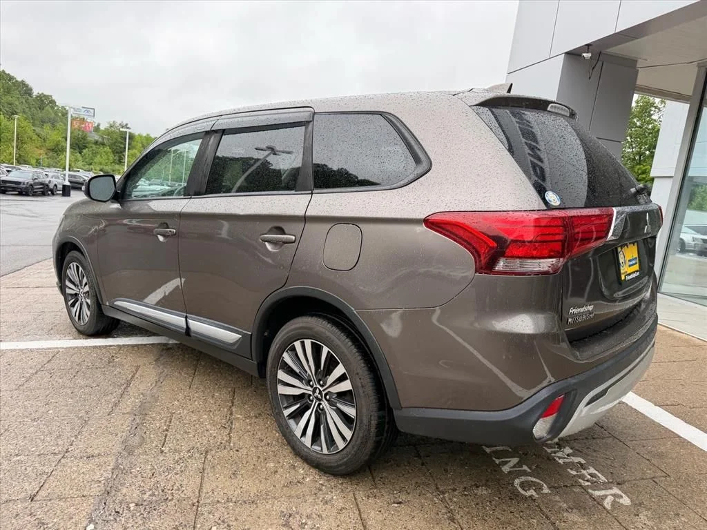 Used 2019  Mitsubishi SE image 5