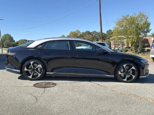 Used 2025 Black Lucid Touring image 14