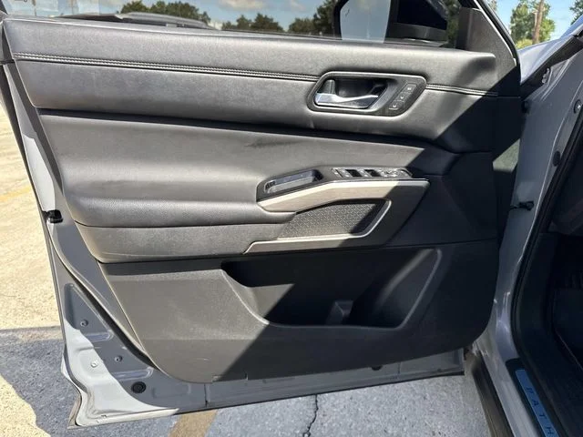 Used 2023 Gray Nissan Platinum image 30