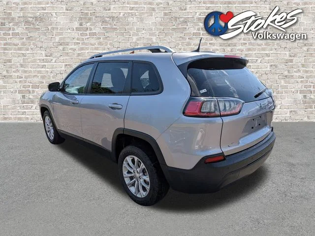 Used 2020 Silver Jeep Latitude image 6