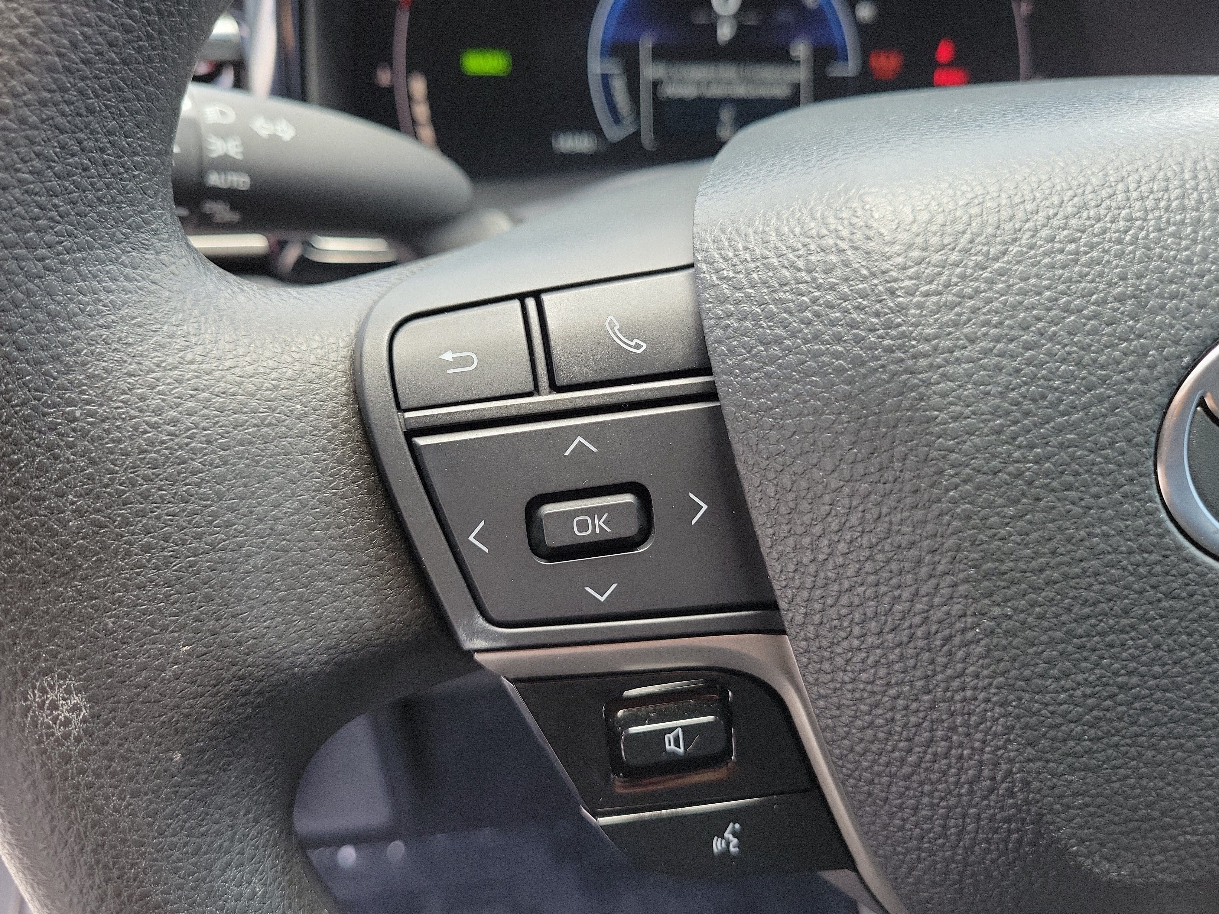 Used 2025 Underground Toyota LE image 26