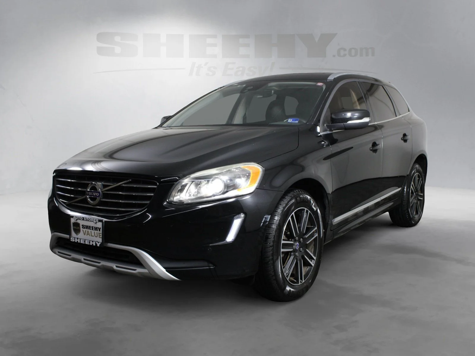 Used 2017 Black Volvo T5 Dynamic image 13