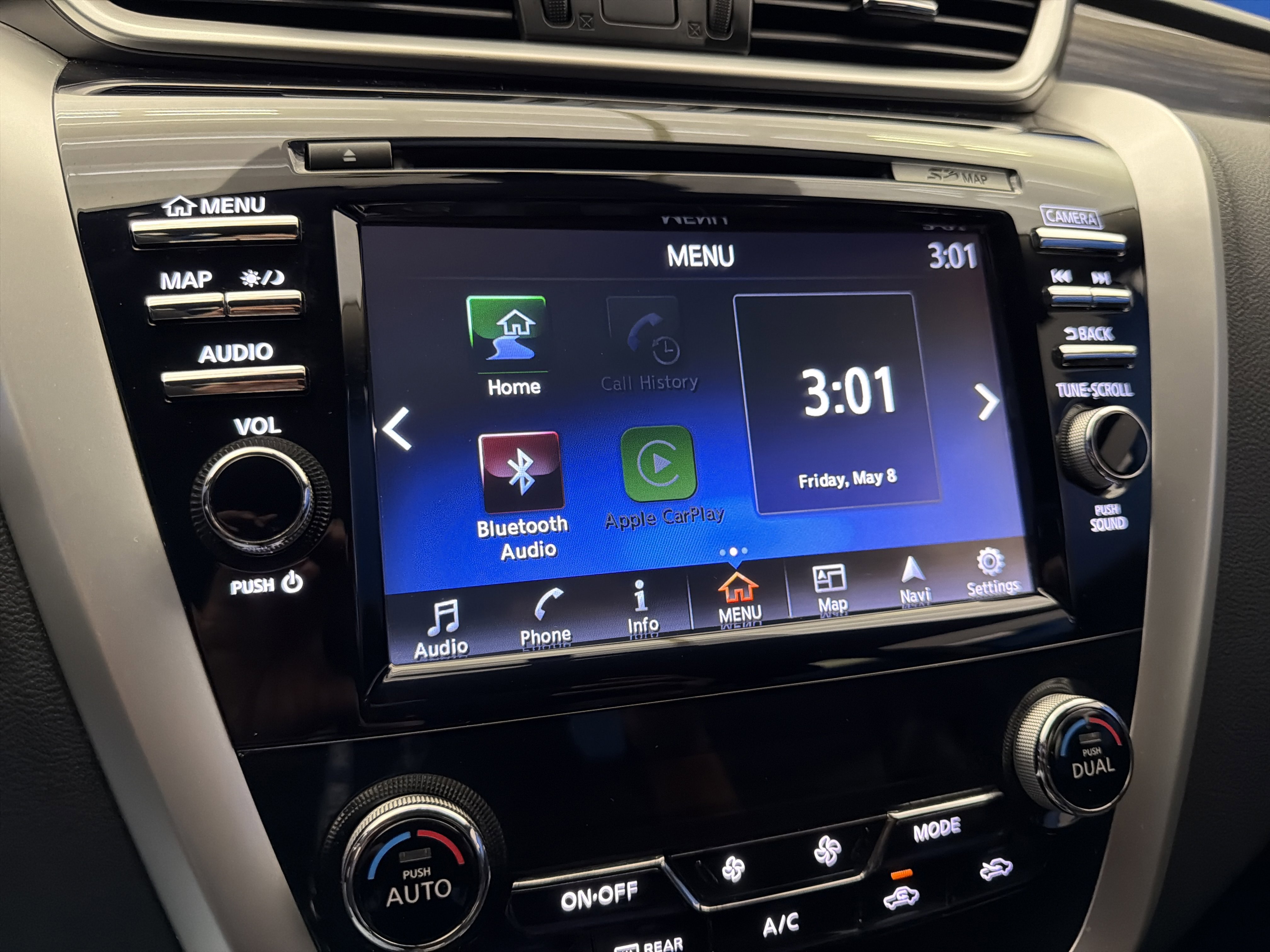 Used 2017 Brilliant Silver Metallic Nissan SL image 19