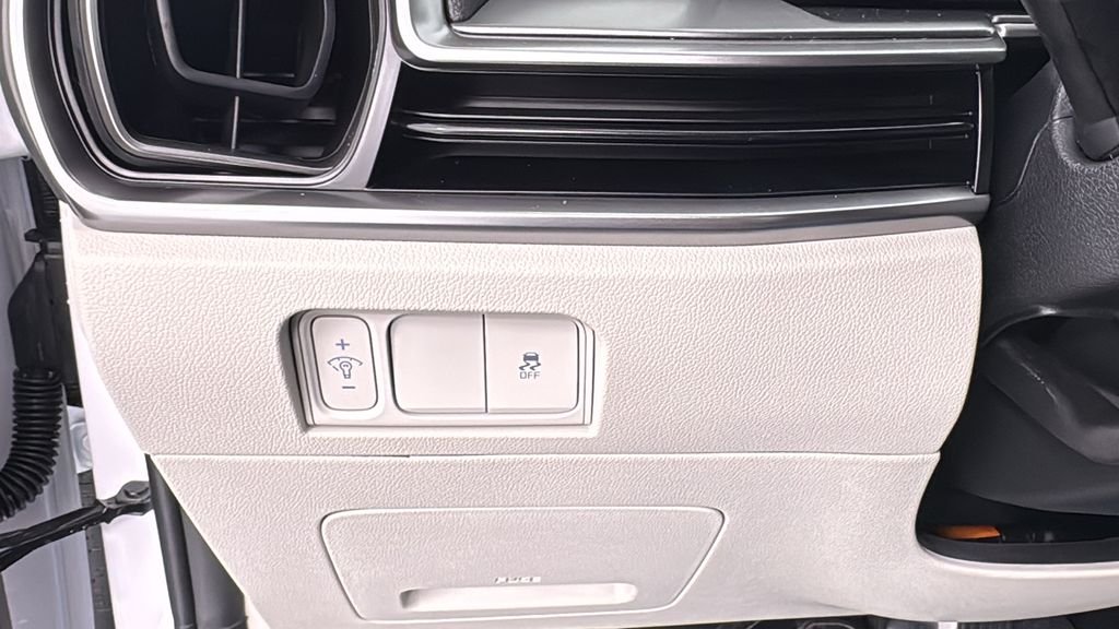 2025 Kia Sorento S - Photo 32