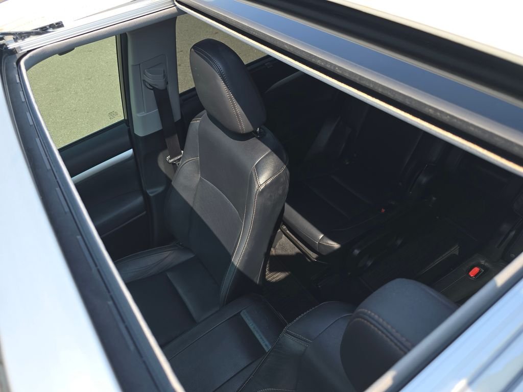 Used 2014 White Toyota XLE V6 image 23