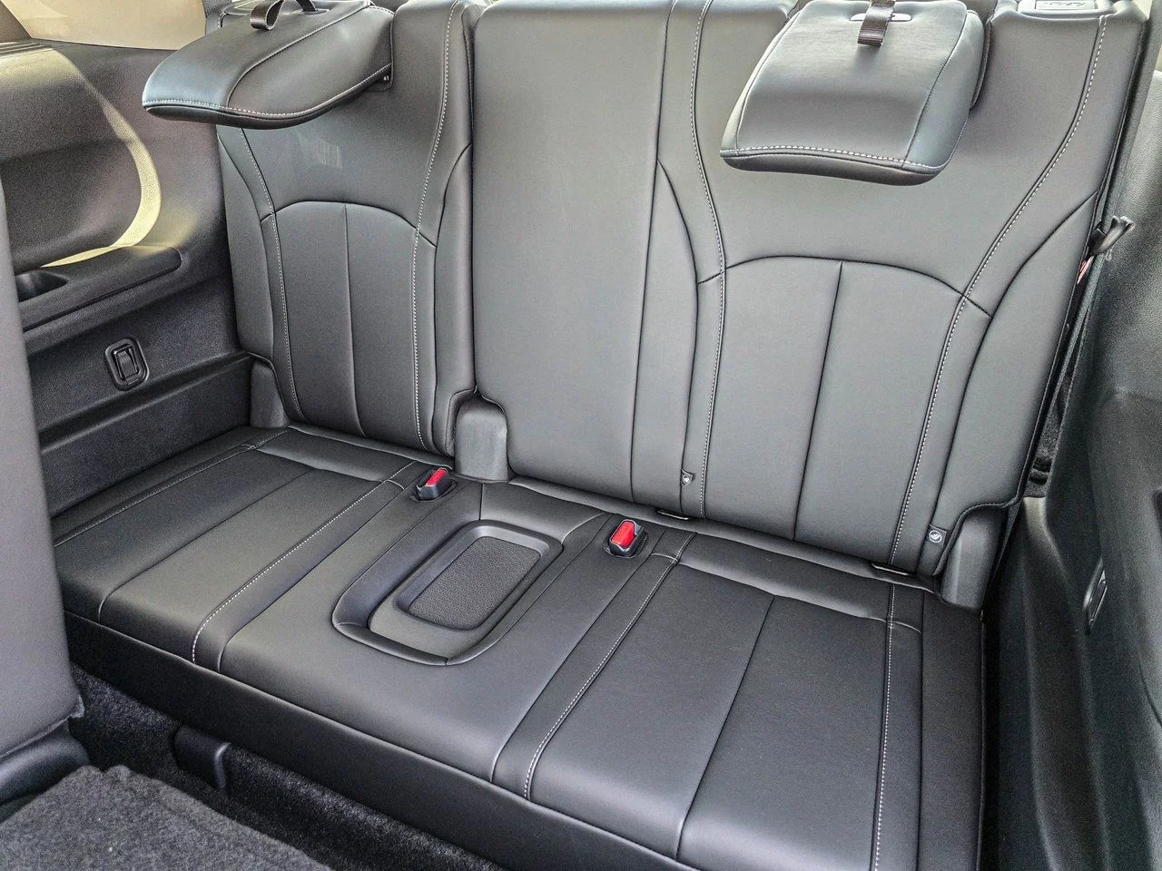New 2026 RADIANT WHITE INFINITI Luxe AWD image 31