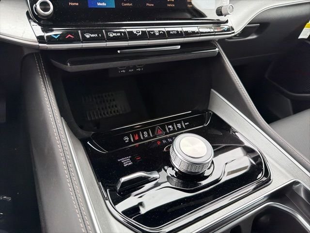New 2026 Bright White Clear-Coat Exterior Paint Jeep Limited Altitude image 18