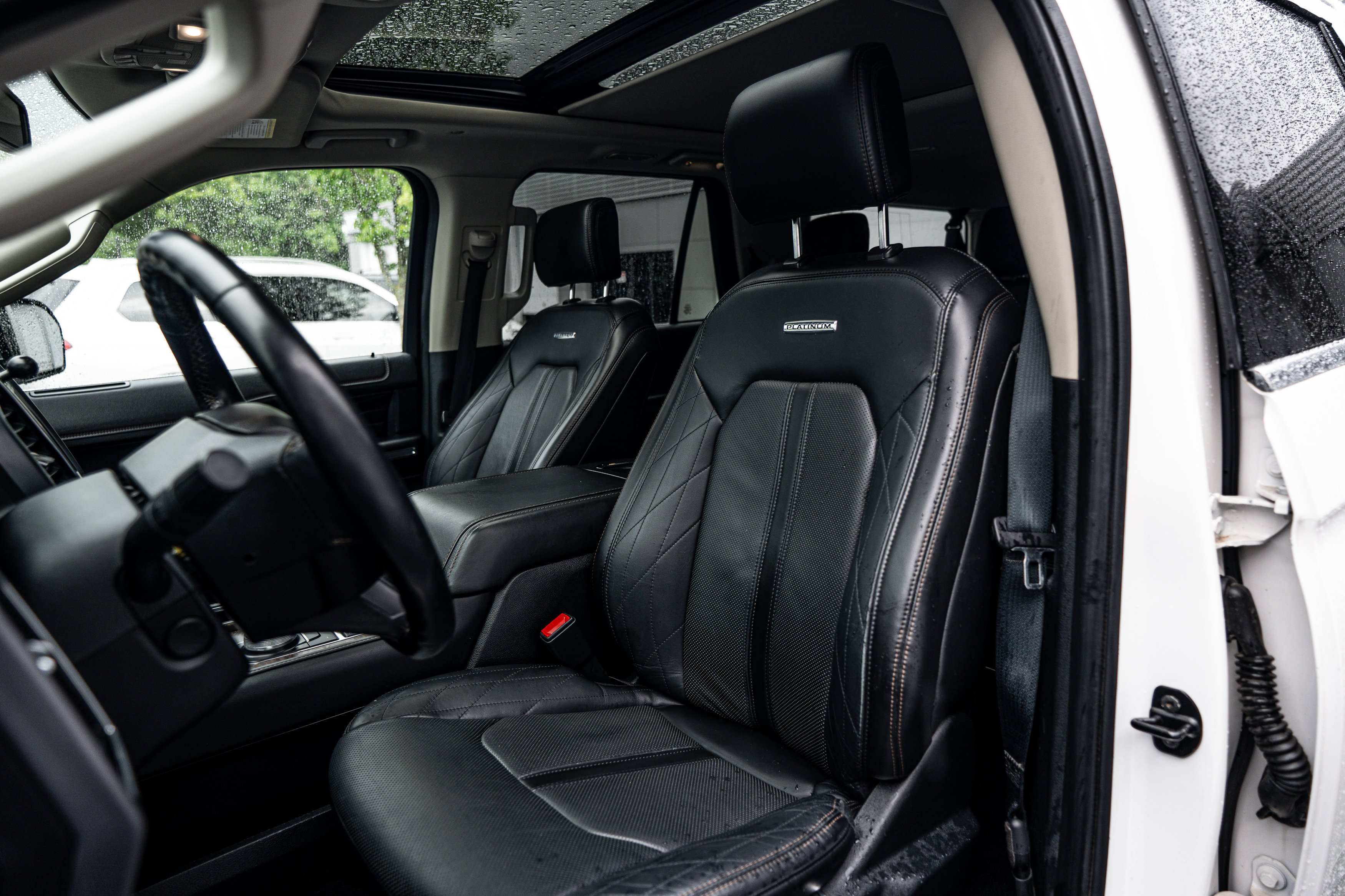 Used 2019 White Platinum Metallic Tri-Coat Ford Platinum image 13