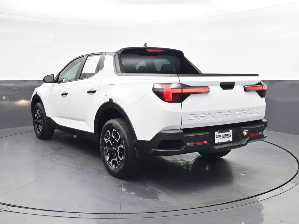Used 2023 White Hyundai SEL image 8