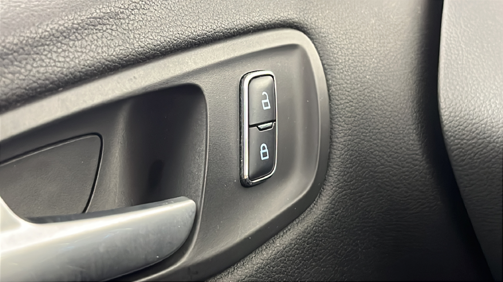 Used 2014 Ingot Silver Ford SE image 28