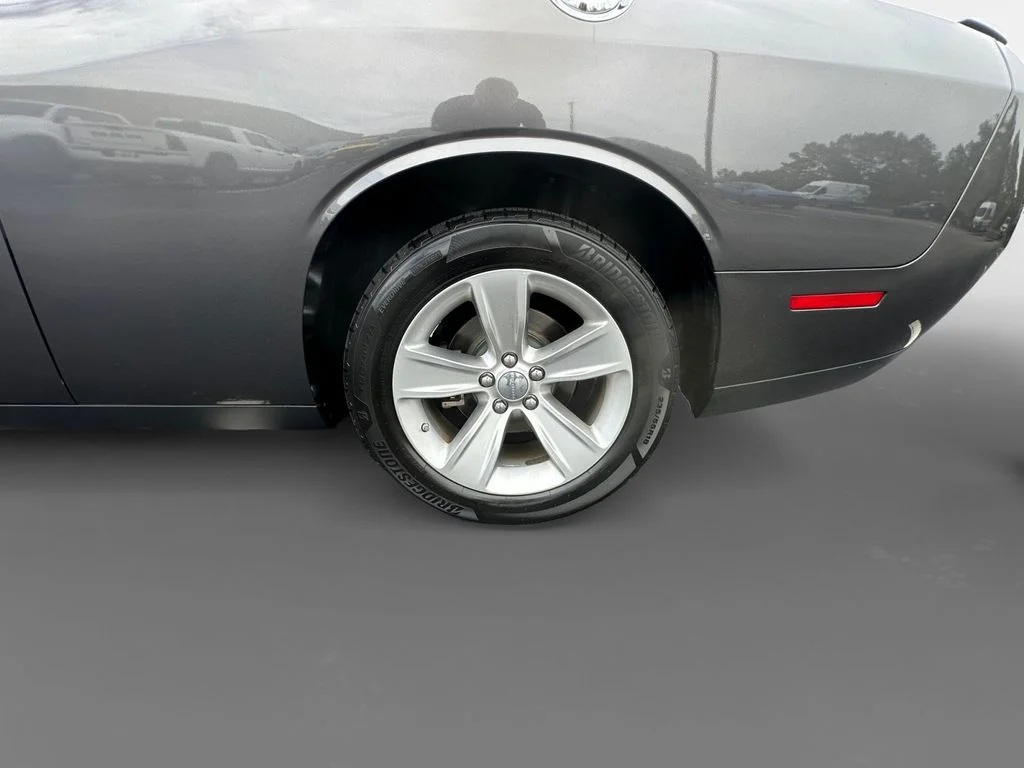 Used 2023 Gray Dodge SXT image 8