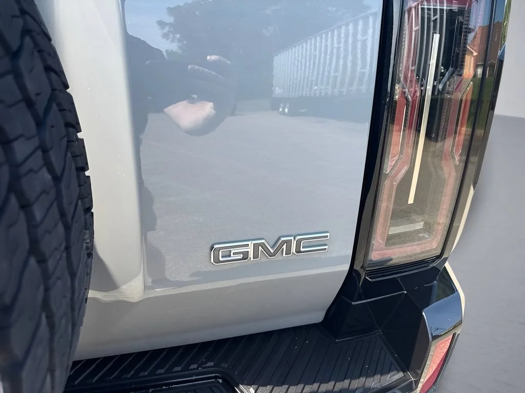 Used 2025 Meteorite Metallic (Grey) GMC 2X image 35
