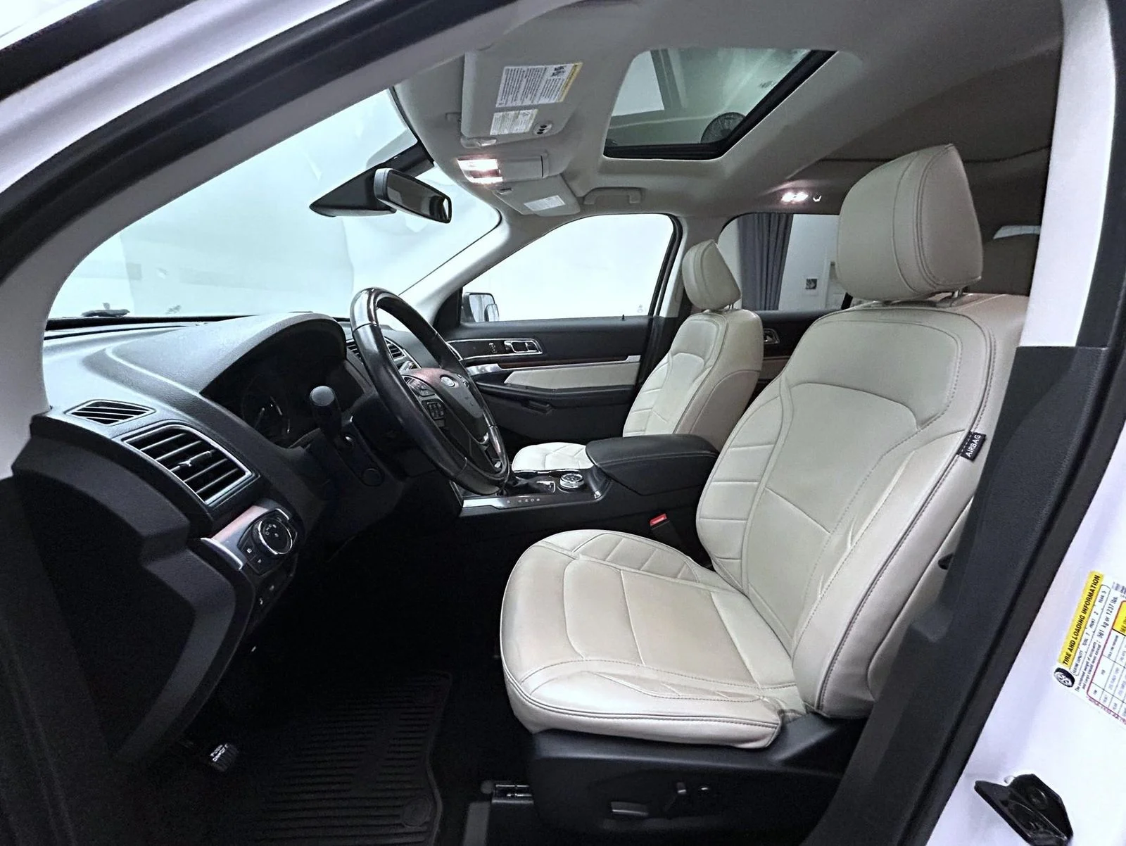 Used 2019 White Ford Limited image 10