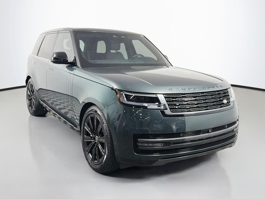 Used 2025 Belgravia Green Metallic Land Rover SE image 3