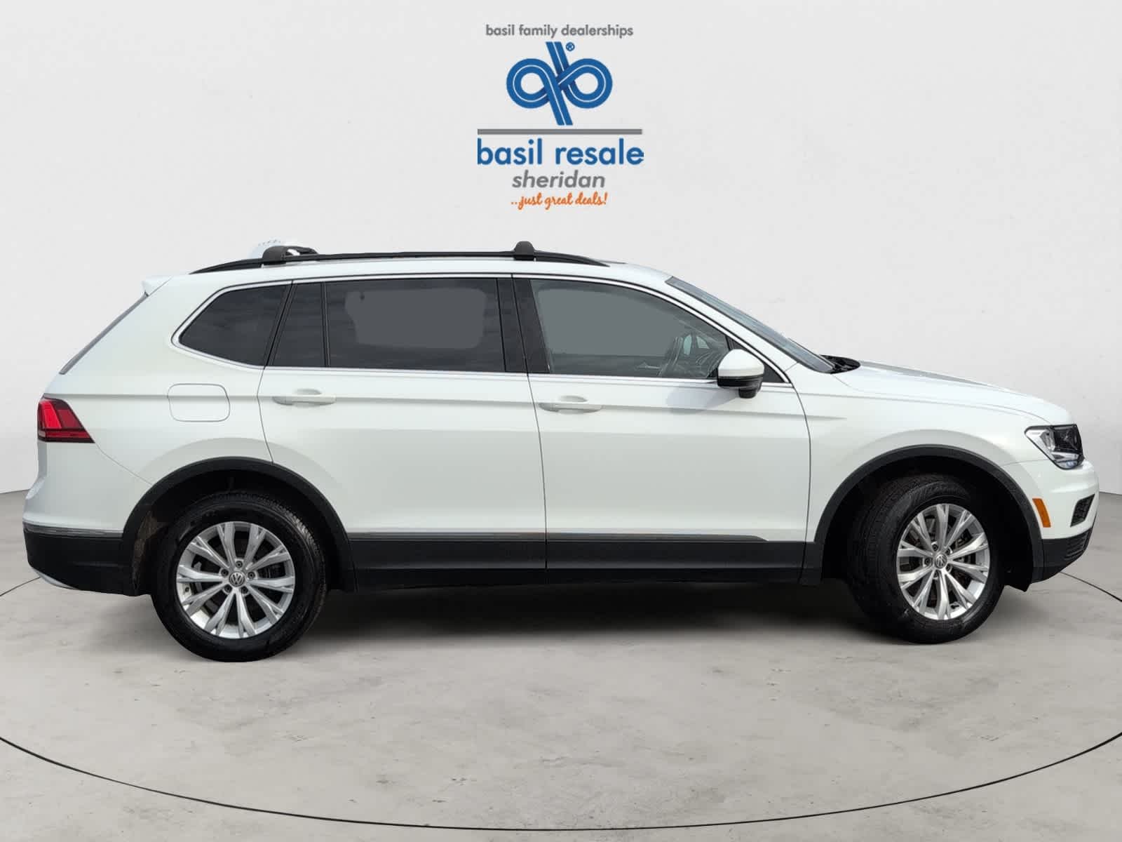 Used 2018 Pure White Volkswagen SE image 11