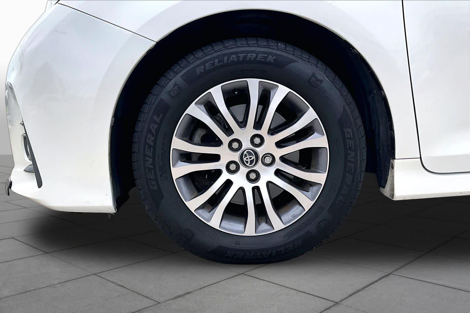 Used 2020 Blizzard Pearl Toyota XLE Premium image 10