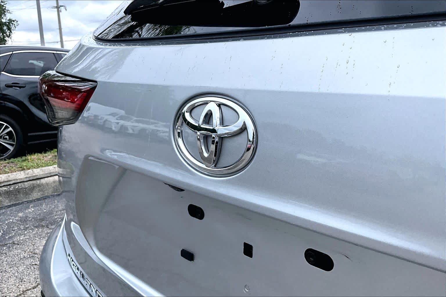 Used 2021 Celestial Silver Metallic Toyota XLE image 30
