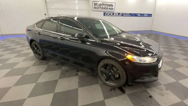 Used 2016 Shadow Black Ford SE image 2