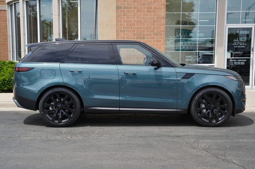 Used 2026 Green Land Rover SE image 7