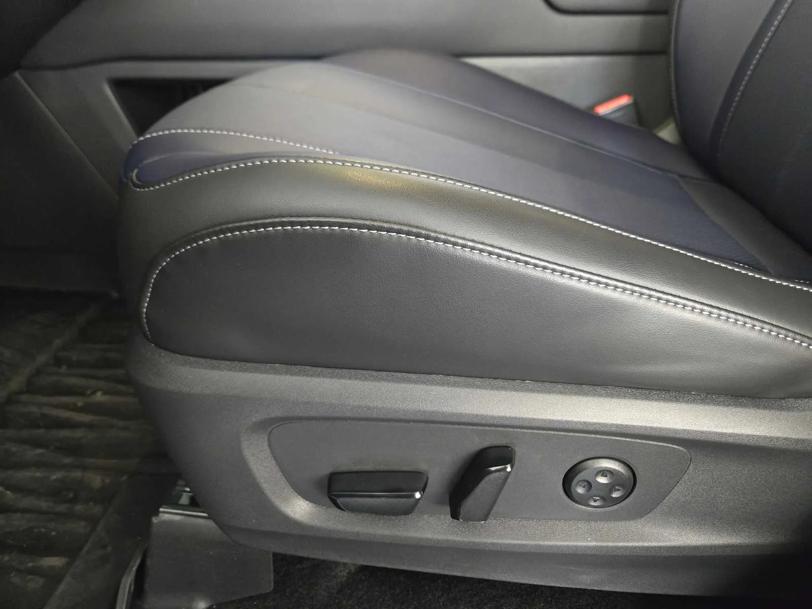 New 2026 MINERAL BLACK INFINITI Sport AWD image 16