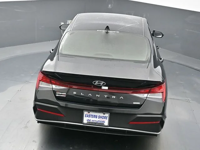 Used 2025 Black Hyundai SEL Sport image 44