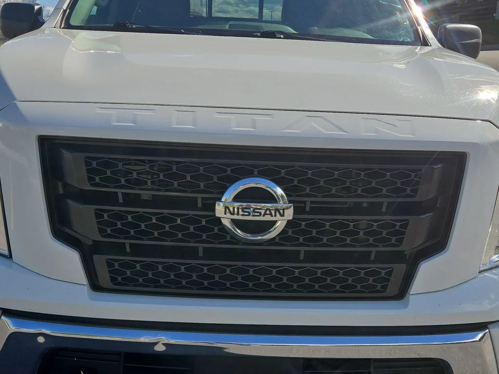 Used 2022 Glacier White Nissan SV image 17