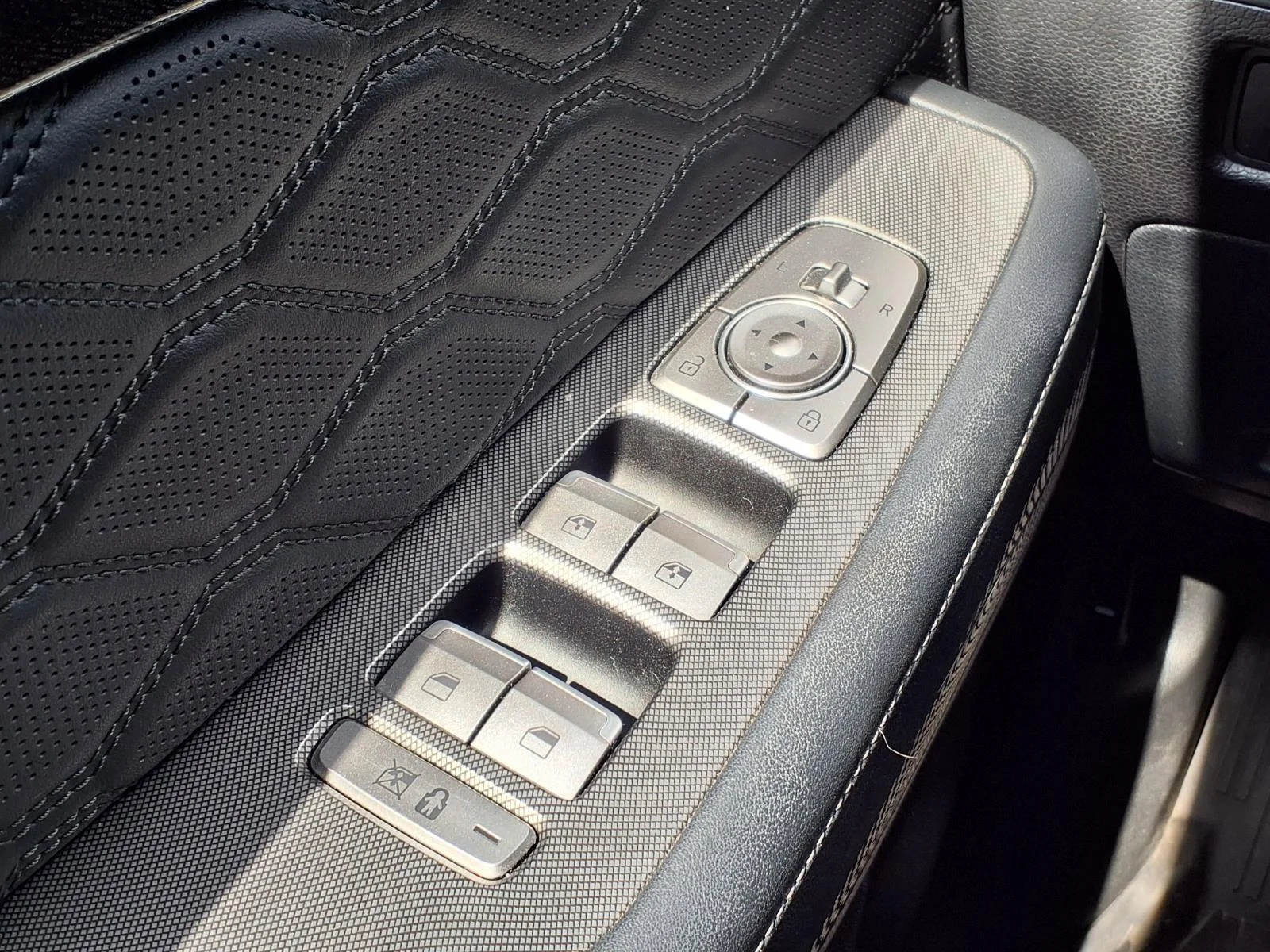 Used 2020 Steel Graphite Hyundai Limited image 19