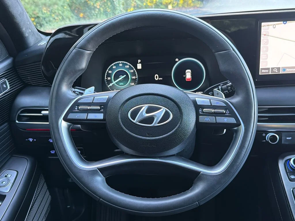 Used 2025 White Hyundai Calligraphy Night Edition image 24