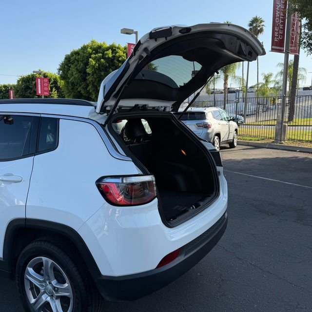 Used 2024 White Jeep Latitude image 8