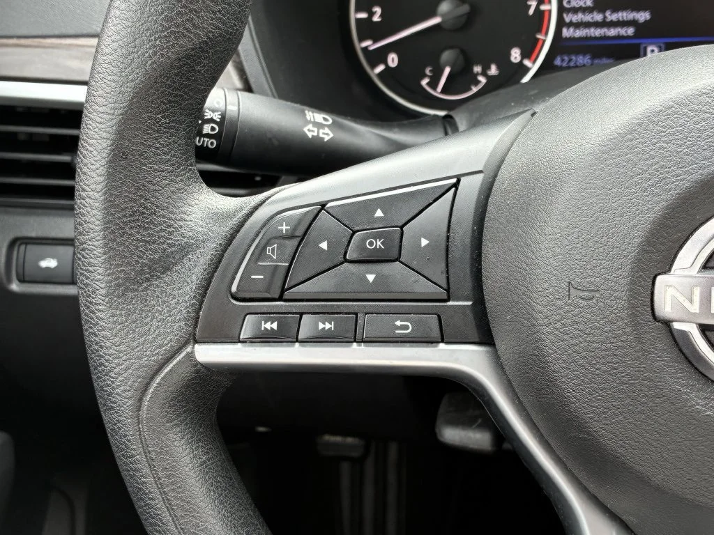 Used 2025 White Nissan 2.5 SV image 29