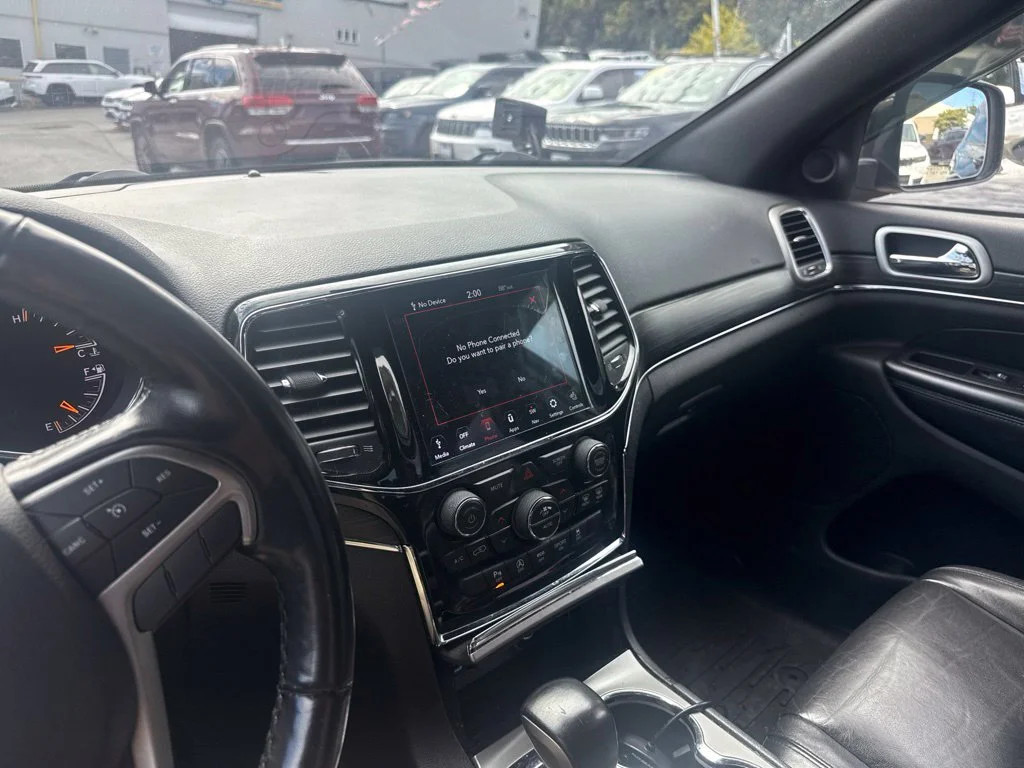 Used 2020 Gray Jeep Limited image 8