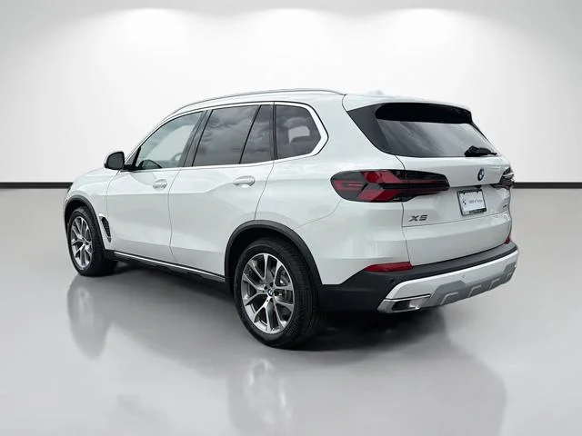 New 2026 Alpine White BMW xDrive40i image 5