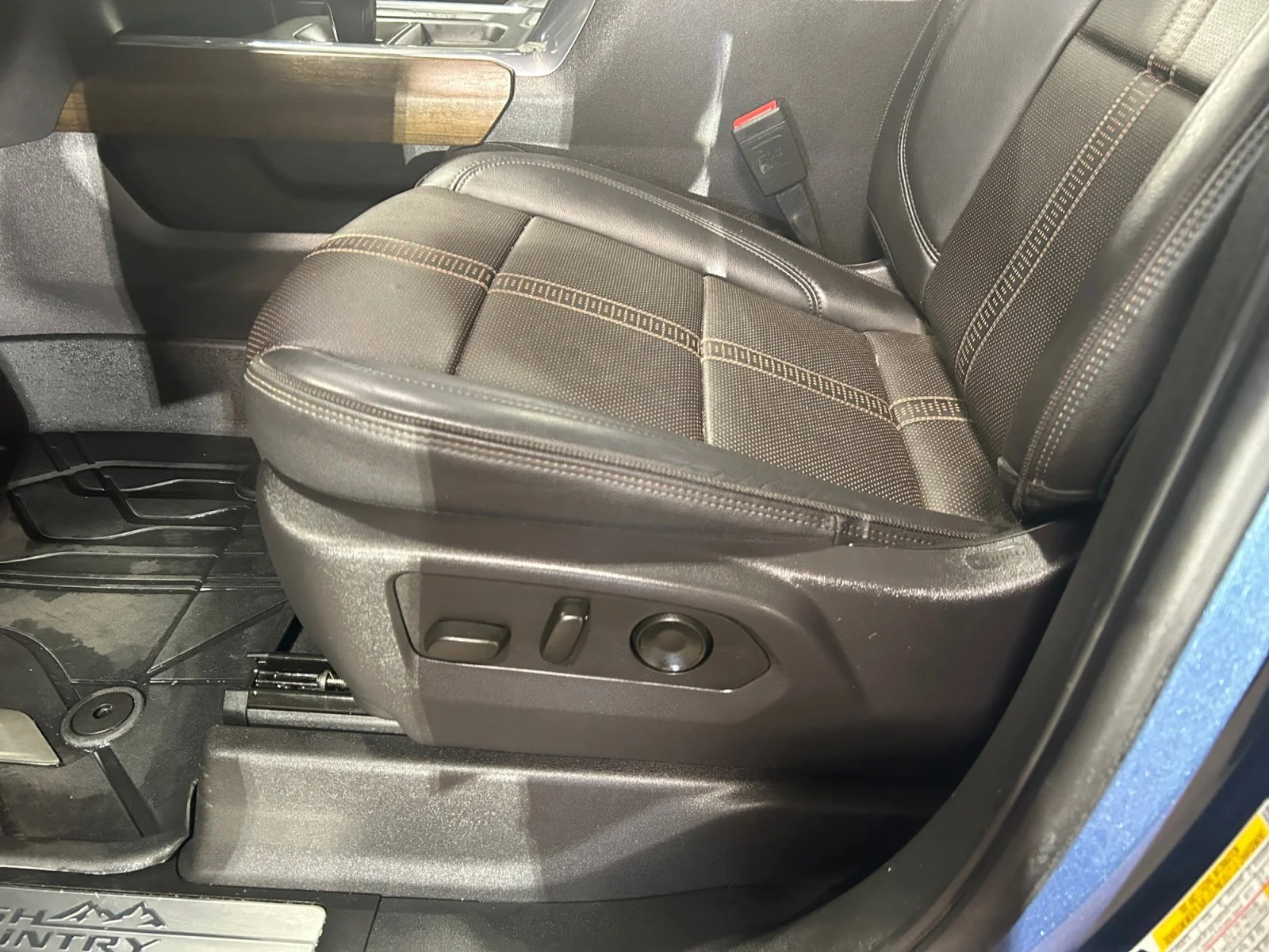 Used 2024 Blue Chevrolet Crew Cab  HIGH COUNTRY image 15