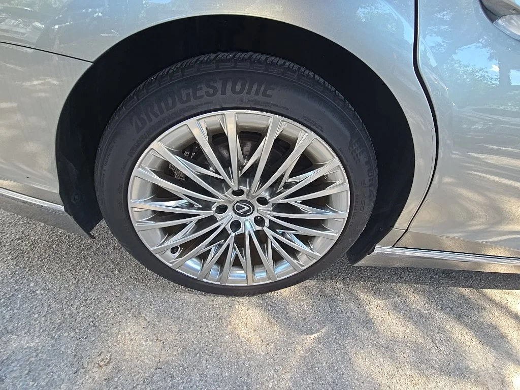Certified Used 2024 Silver Lexus 500 Base image 4